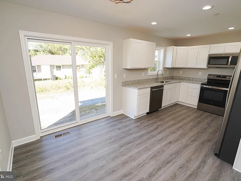 621 Cedar St — Photo 15