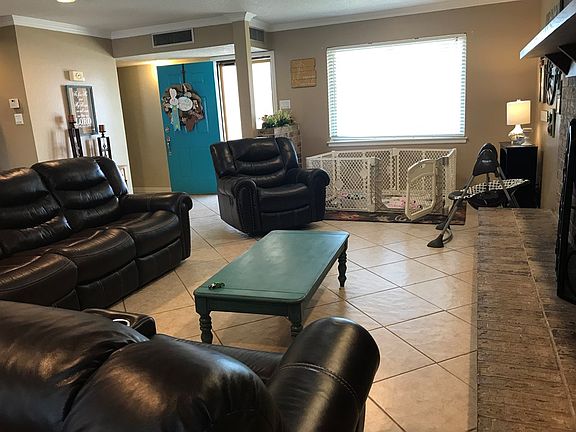 2nd image of 1424 Custer Ave