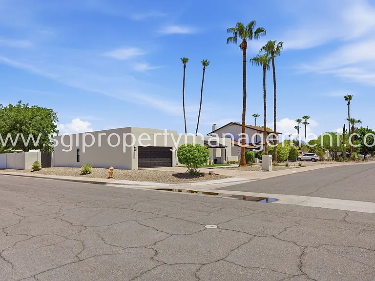 5040 E Columbine Dr — Photo 1