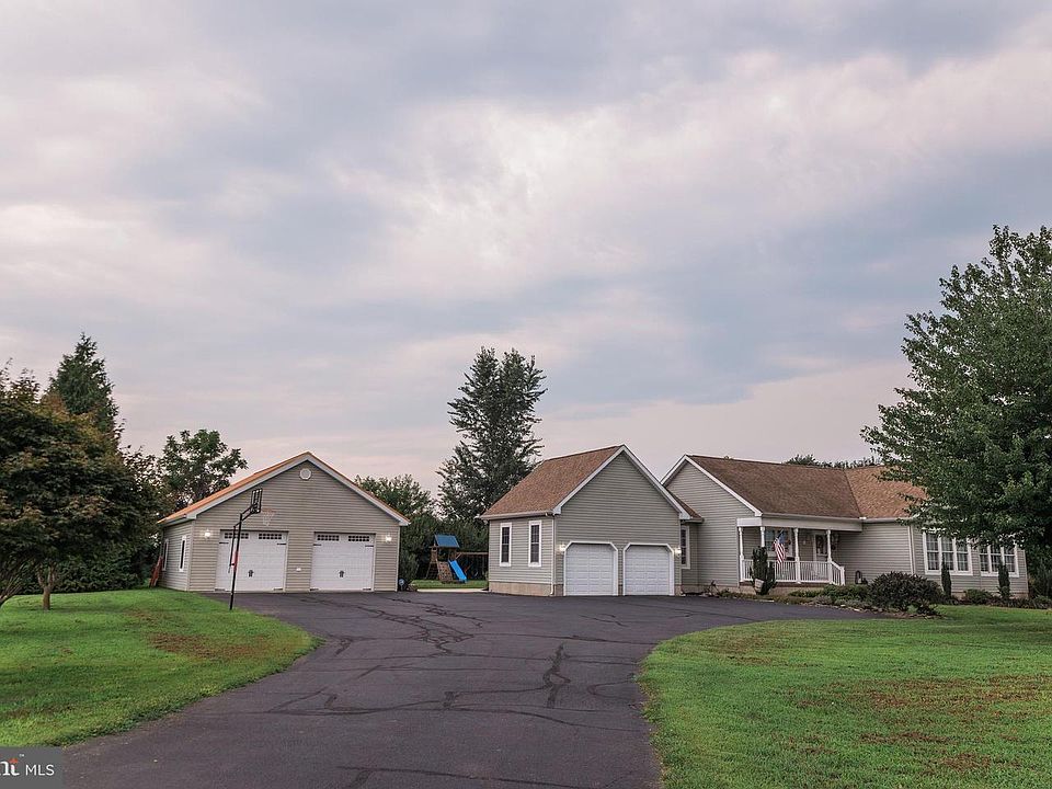 2nd image of 1673 Canterbury Rd