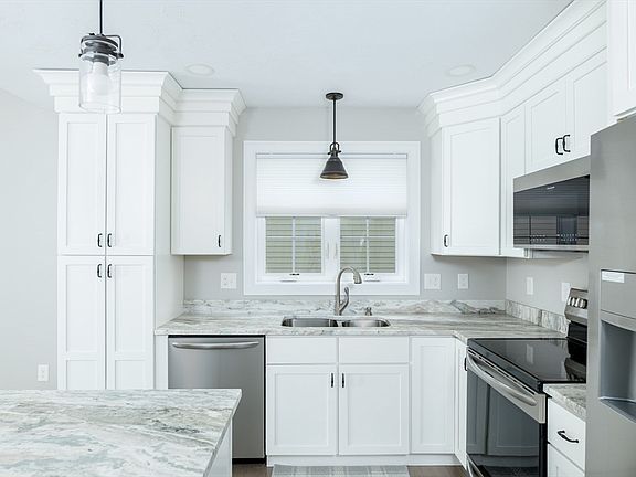 3rd image of 10 Soucy Dr #10