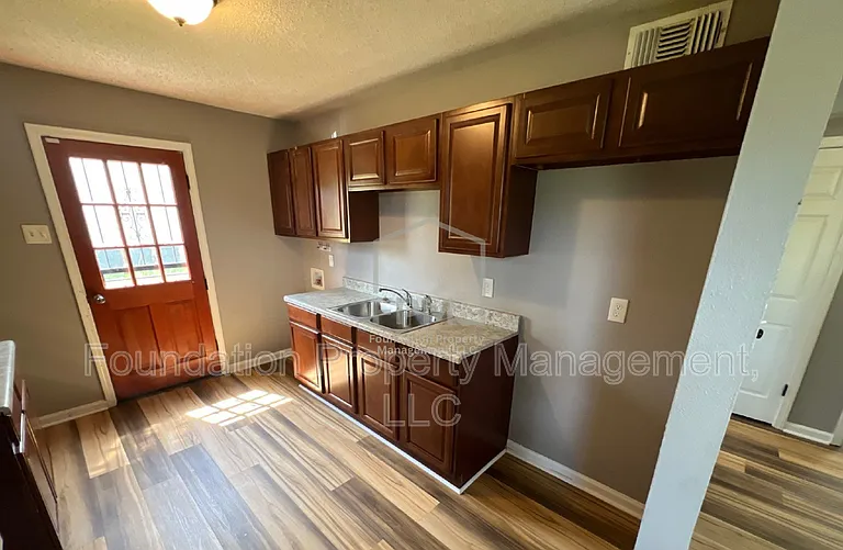 872 Western Park Dr — Photo 3
