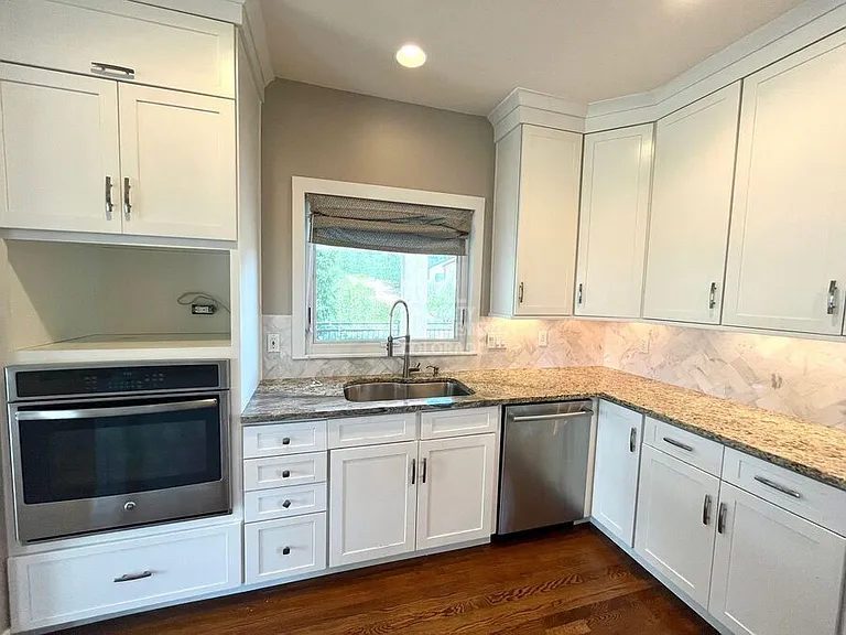 5016 Briscoglen Dr — Photo 6