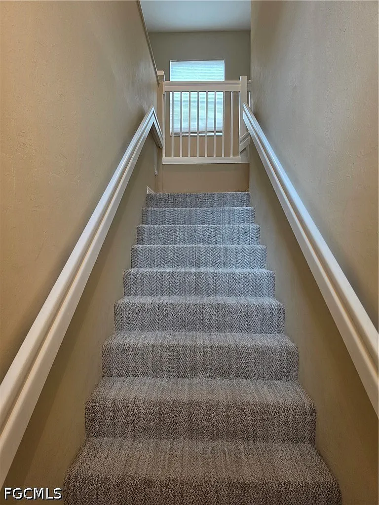 3 bed, 2.0 bath, 1857 sqft, $2,300 — Photo 3