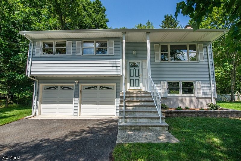 1st image of 19 Hermanne Dr