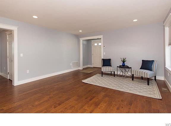 4th image of 62 Alder St