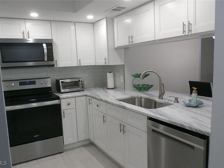 11110 Caravel Cir #101 — Photo 7