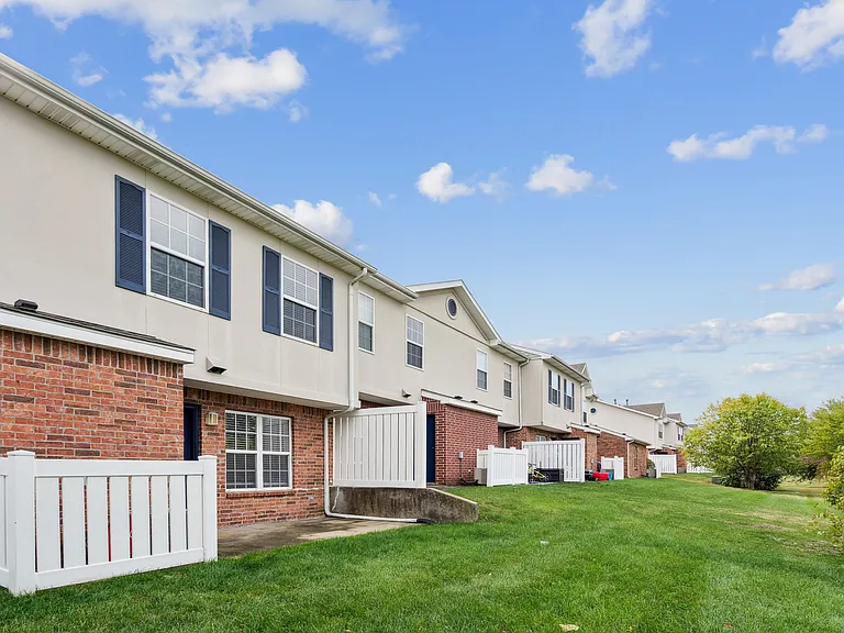 Maple Grove Villas — Photo 19