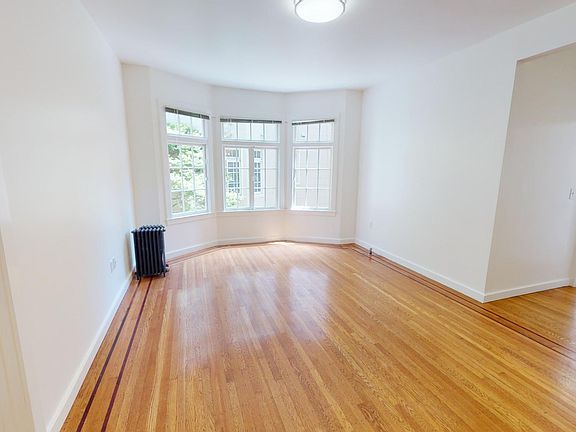 3rd image of 942 Hayes St APT 22
