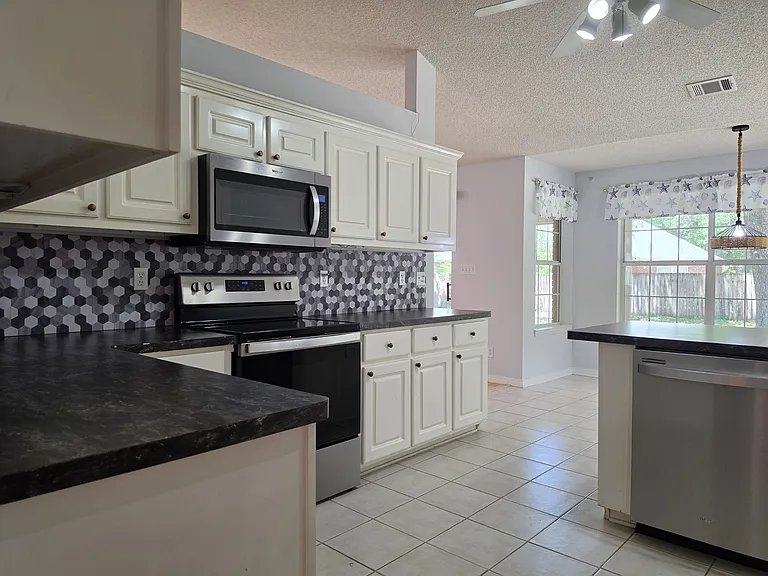 6900 Calle De Caballero — Photo 12
