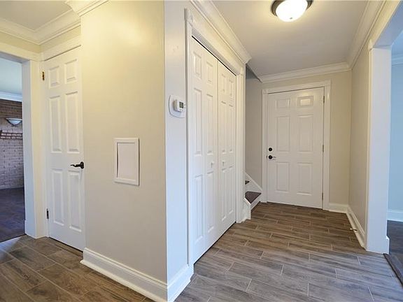 3rd image of 238 Greenwood Dr