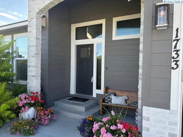 1733 S Currant St, Kennewick, WA 99338