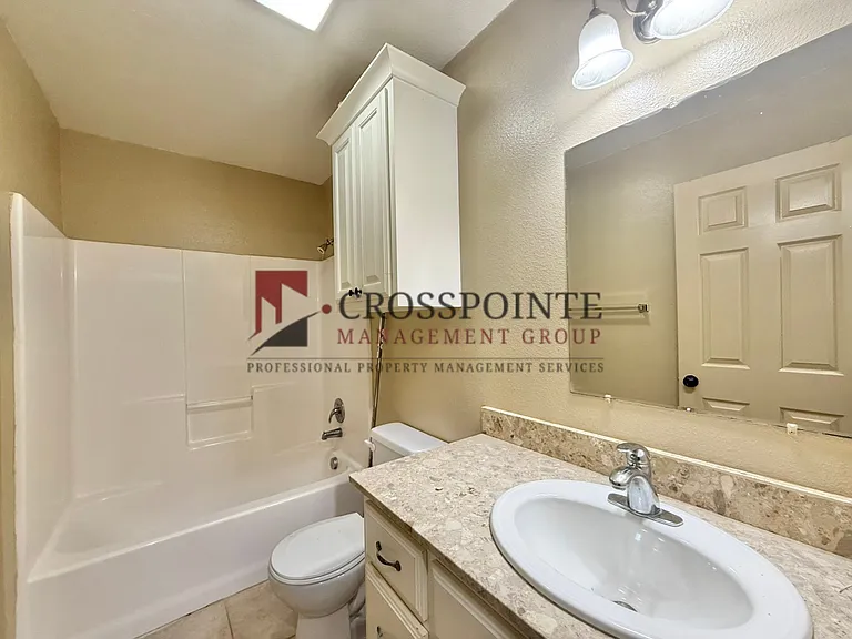 West 25th Street 819 Duplex — Photo 11