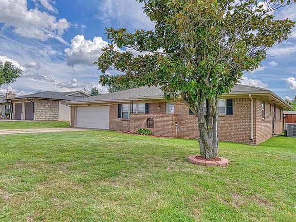 2nd image of 2225 W Country Club Rd