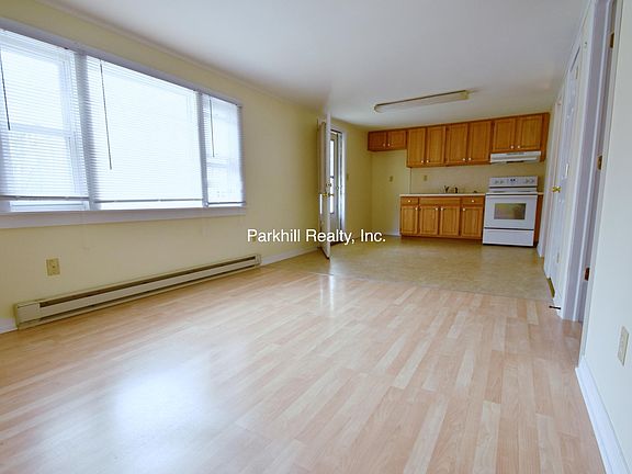 3rd image of 4 Oakwood Dr