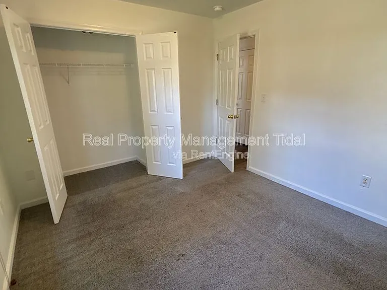 5048 Queen St — Photo 17