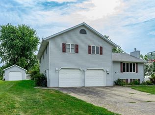 214 N Fielder Rd, Warren, IL 61087