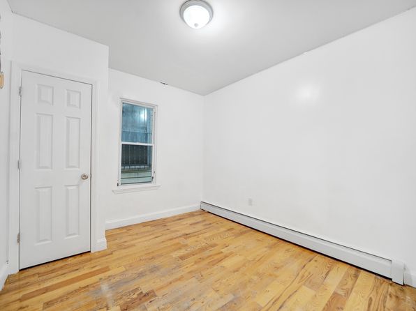 Spacious 3-Bedroom, 2-Bath Apartment in Castle Hill with Private Entrance