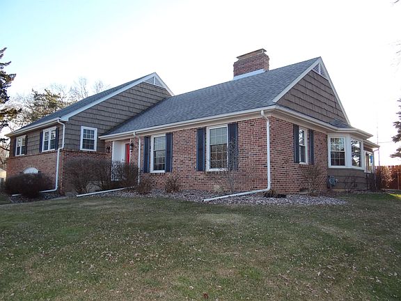 4th image of 218 Hillside Ct