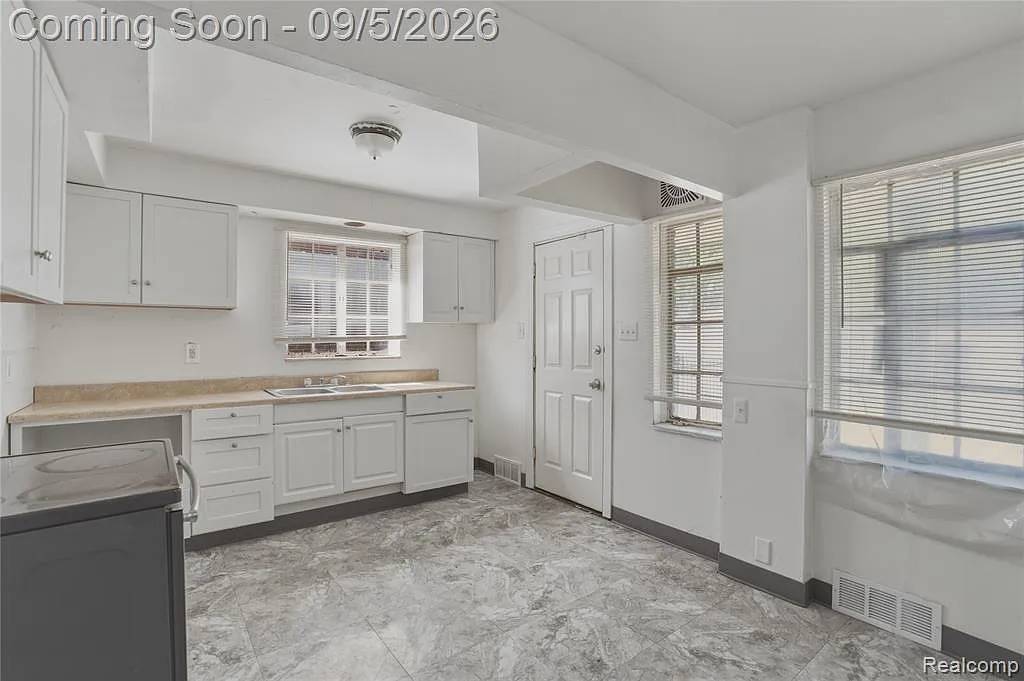 4 bed, 1.5 bath, 1596 sqft, $1,900 — Photo 4