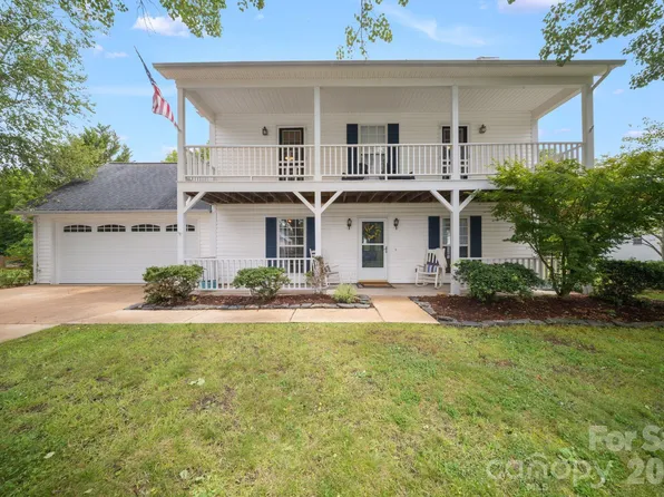 1040 Thorncrest Dr, Fletcher, NC 28732