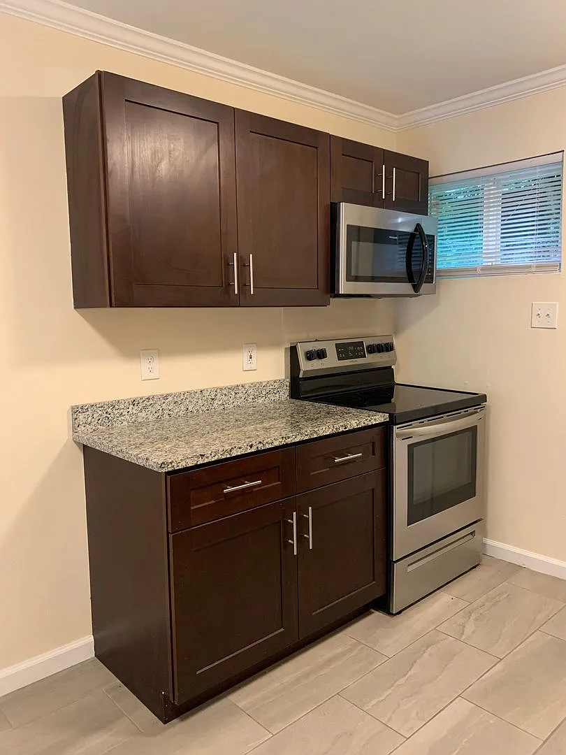 Candler Park Apartments — Photo 2