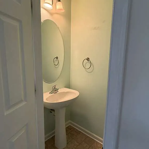 38 Lombard Ln — Photo 6