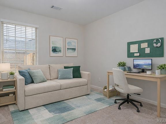 4th image of 505 Country Club Dr