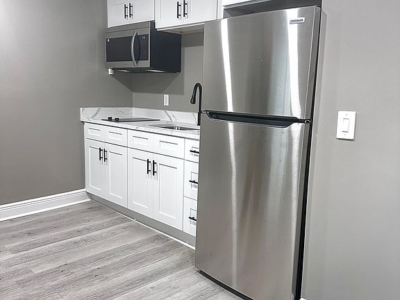 4th image of 3306 W La Salle St #3