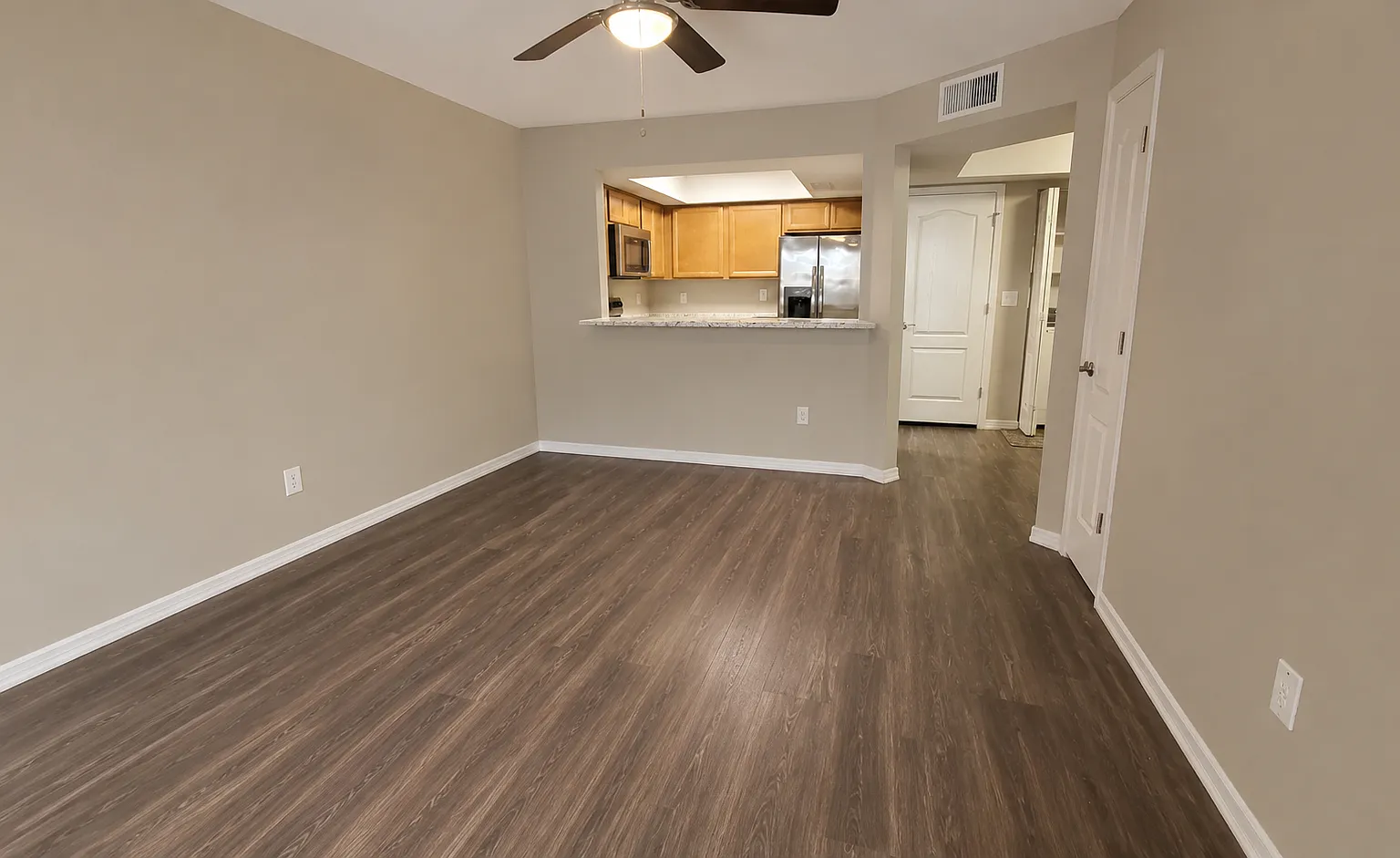 2 bed, 816 sqft, $1,600 — Photo 2