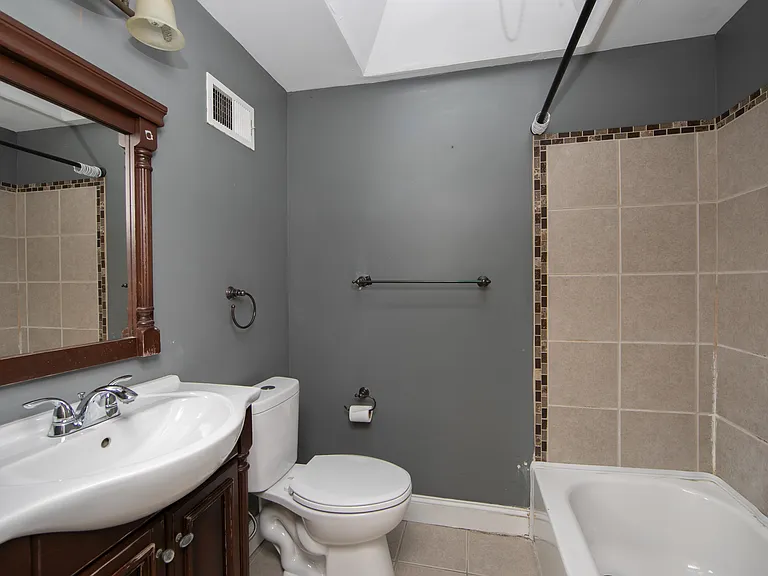 1357 Westbury Dr — Photo 20