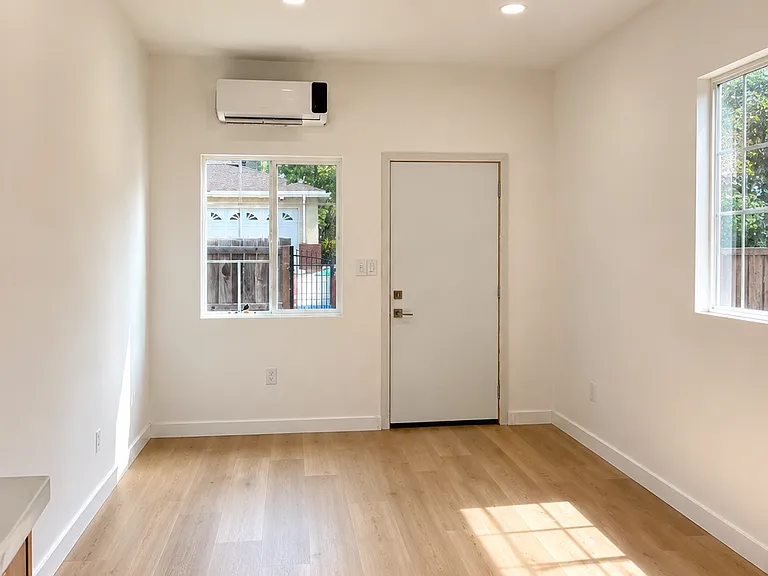 21917 Parthenia St #1/2 — Photo 3