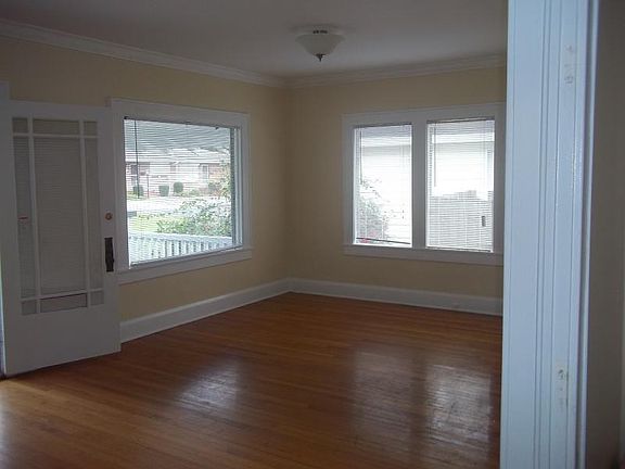 4th image of 305 E Palm Dr