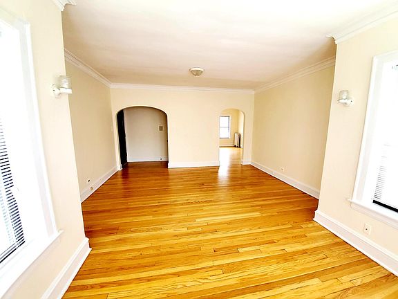 5th image of 6700 N Ravenswood Ave #1
