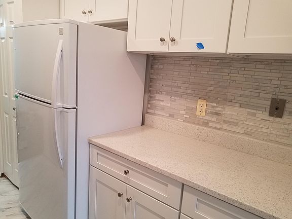 5th image of 460 Girard St APT 103