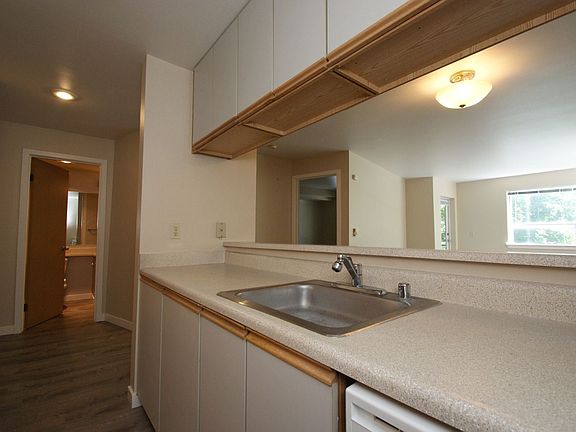 4th image of 3230 SW Avalon Way #205