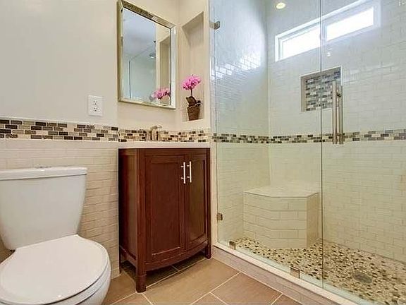 3rd image of 3237 W 113th St