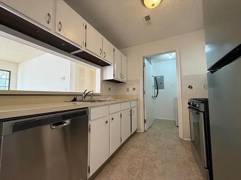 124 Sussex Pl #124 — Photo 7