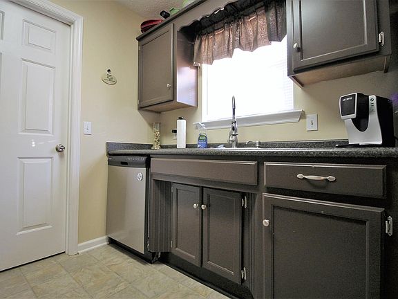 3rd image of 227 Vernon Traylor Dr