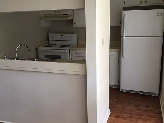 4th image of 114 SE 10th Ave APT 5