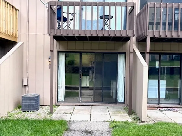 56 Vail Colony Rd APT 8, Fox Lake, IL 60020