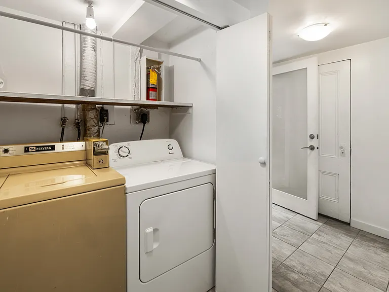 1252 Oscar St — Photo 14