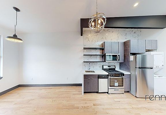 2nd image of 256 Woodbine St APT 3