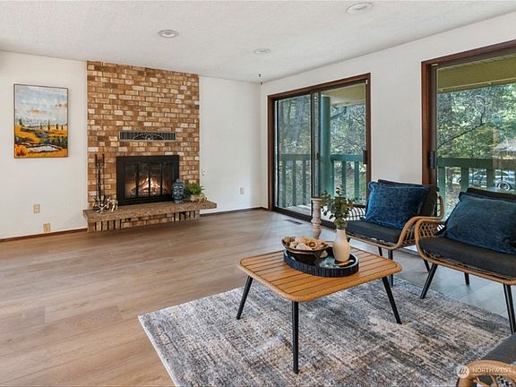 4th image of 4710 Beverly Drive NE