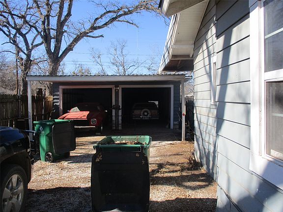 2nd image of 205 S Oaklawn Ave