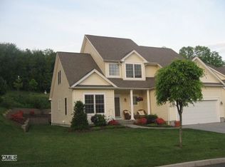 1 Spring Ridge Ct, Danbury, CT 06811