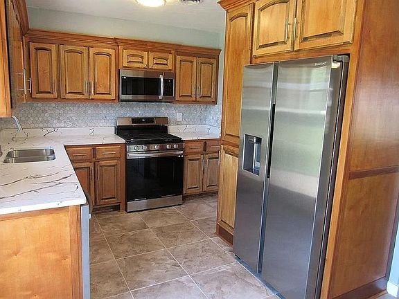 4th image of 3624 SE 27th St