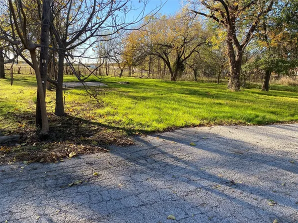 106 S Alma Ave, Kerens, TX 75144