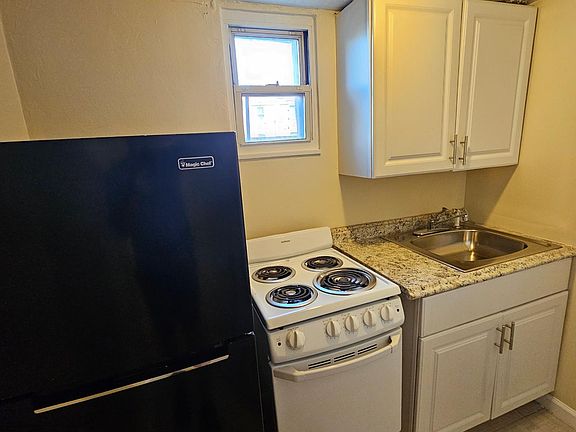 4th image of 834 N Lincoln Ave APT 15