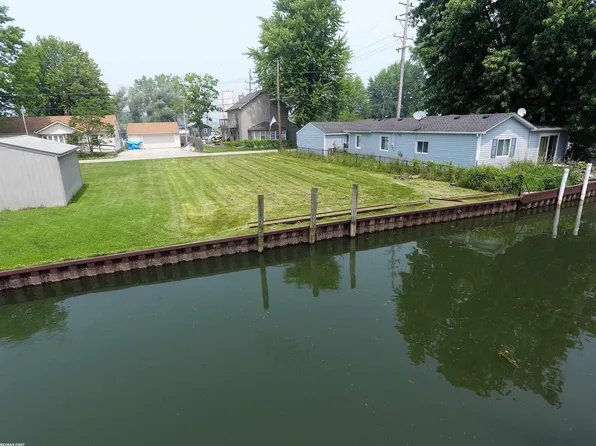 7755 Inglewood Dr, Clay, MI 48001